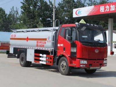 加油車 散裝粉末運輸?shù)年P鍵一環(huán)