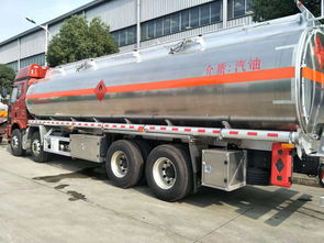 湖南岳陽小型加油車報價解析 為何成為攪拌車用戶的實(shí)惠之選？